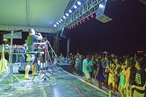 Resident Katchafire percussionist Leon Davey hypes up the crowd attending their concert last Saturday at the Fiesta Resort & Spa Saipan beachfront. (Erwin Encinares)