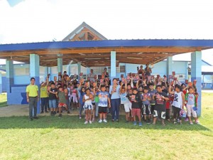 William S. Reyes students pose with their dictionaries alongside Rotarians Wendell Posadas and Marylou Malasarte at the dictionary distribution yesterday morning.  (KIMBERLY BAUTISTA)