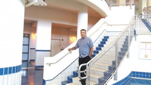 Herman M. Manglona walks free outside the courtroom after Superior Court Associate Judge Kenneth L. Govendo yesterday dismissed the corruption charges against him following the prosecution’s request. (Ferdie de la Torre)