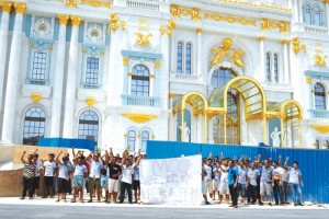 Gold Mantis construction company workers protest in front of the Imperial Pacific Resort construction site in Garapan last Friday. (Erwin Encinares)