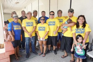 Spam Cookoff judges Marilyn Marron of D&Q, Jose Tenorio of Joeten Susupe, and Glen Policare of Kanoa Resort pose with the winners and participants of 2017 Spam Cookoff held last June 10, 2017, at Joeten Susupe. (BEA CABRERA) 