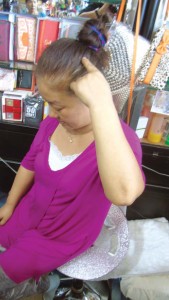 Shun Ji Piao, an employee of the Full House Gift Shop in Garapan, points to her head where an unidentified man armed with a knife hit her during the robbery on Sunday night. (Ferdie de la Torre)