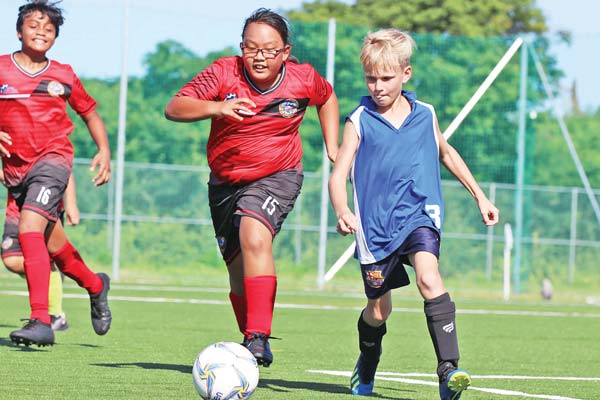 Saipan International School’s Quido Jambor, right, and Koblerville Elementary School-2’s Anissa Masga