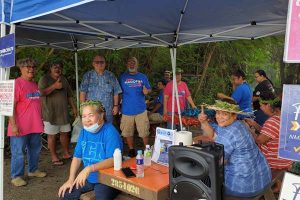 Delegate Gregorio Kilili C. Sablan (Ind-MP) makes the rounds at the Democratic Party’s tent