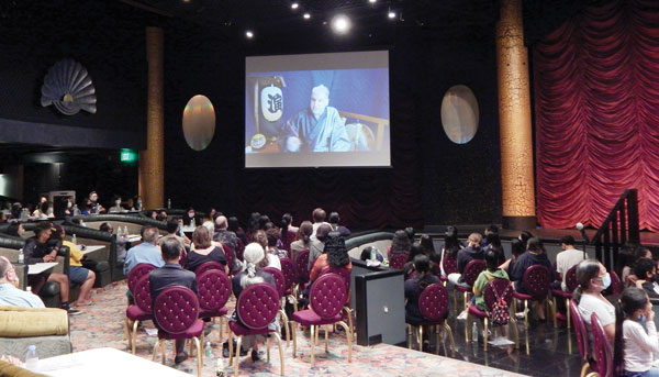 Rakugo performer Katsura Sunshine tells a story during last Saturday’s “Online Rakugo” at the Hyatt Regency Saipan Ballroom. 