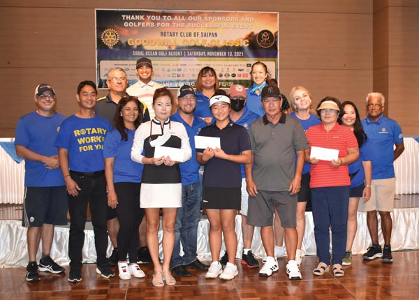 Zhi Min Jin, second from left first row, poses with other ladies flight winners