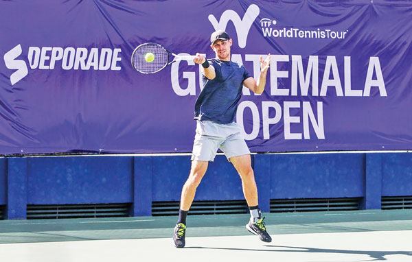 Colin Sinclair in action against Marco Brugnerotto of Italy in the championship game