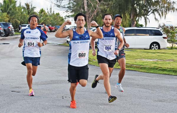 Shuji Kuroda flexes as he runs with, from left, Kensuke Sato, Marshall Hoskins, and Michiteru Mita.