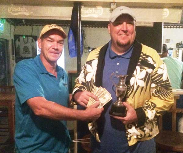 Bill “Supersandy” Riggen receives his trophy and prize money